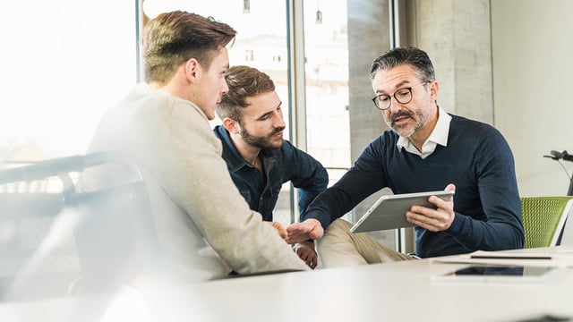 Blog-Kundenreferenzen Stellen Sie die richtigen Fragen - Headermotiv Blog-Kundenreferenzen Stellen Sie die richtigen Fragen - Headermotiv