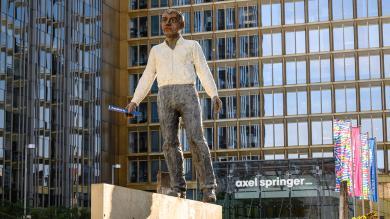 axel-springer_statue_1920x1080px axel-springer_statue_1920x1080px